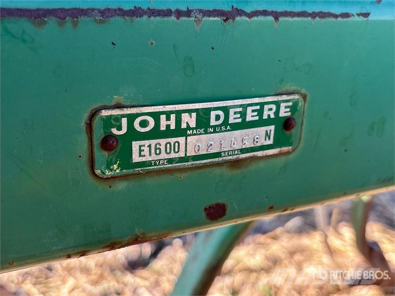John Deere 1600 26 ft Cultivator Cultivadores