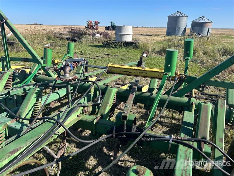 John Deere 1600 26 ft Cultivator Grubber