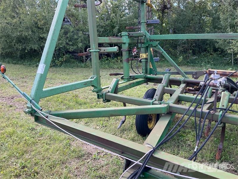 John Deere 1610 Grubber