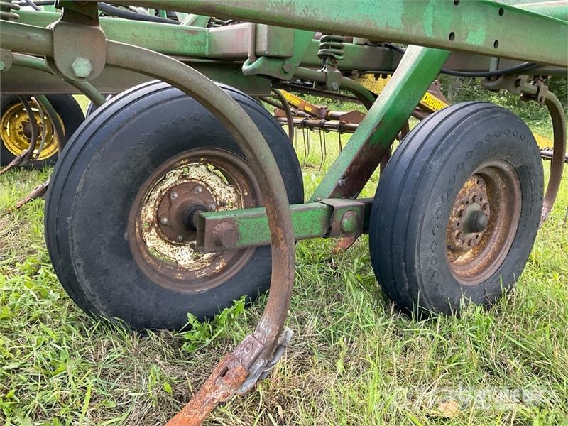 John Deere 1610 Grubber