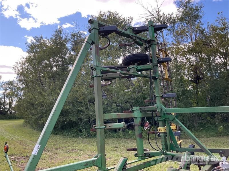 John Deere 1610 Grubber