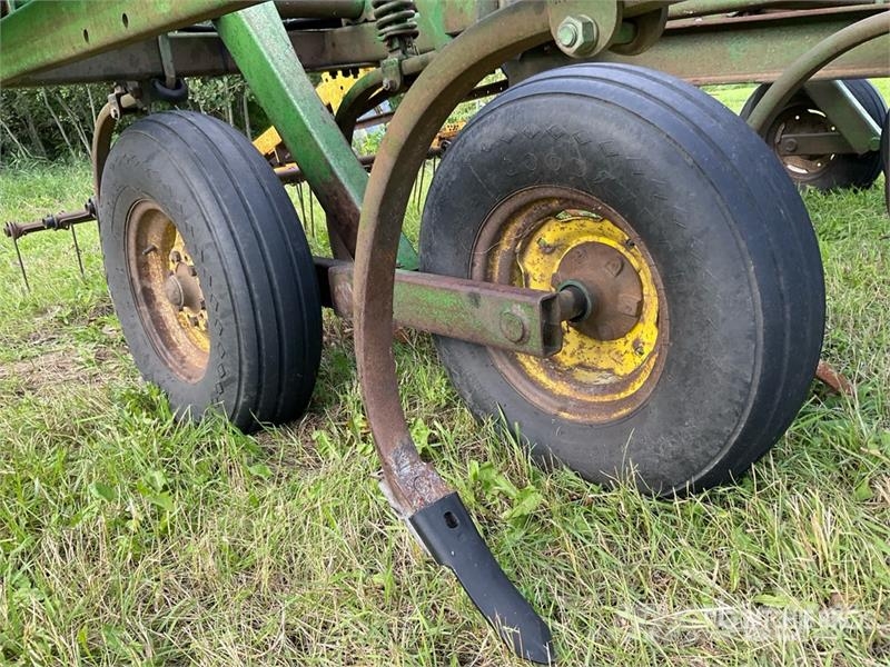 John Deere 1610 Grubber