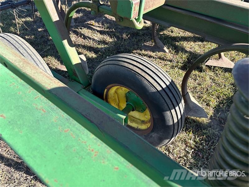 John Deere 1610 Cultivadores