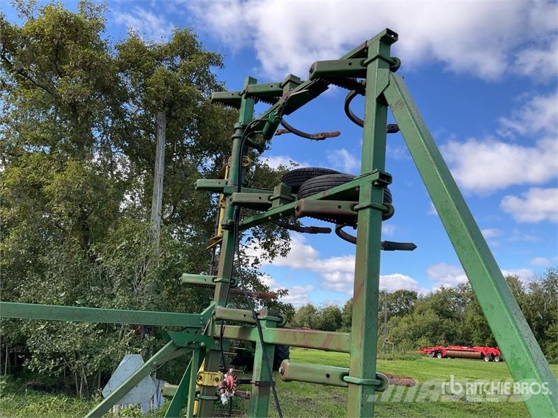 John Deere 1610 Grubber