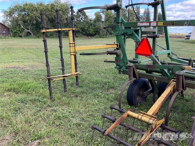 John Deere 1610 Grubber
