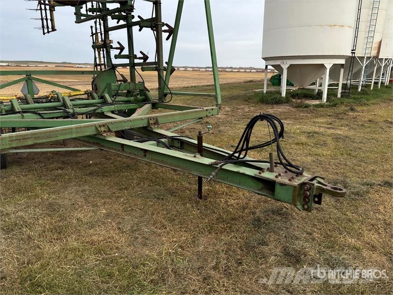 John Deere 1650 49 ft Cultivator Kultivatori