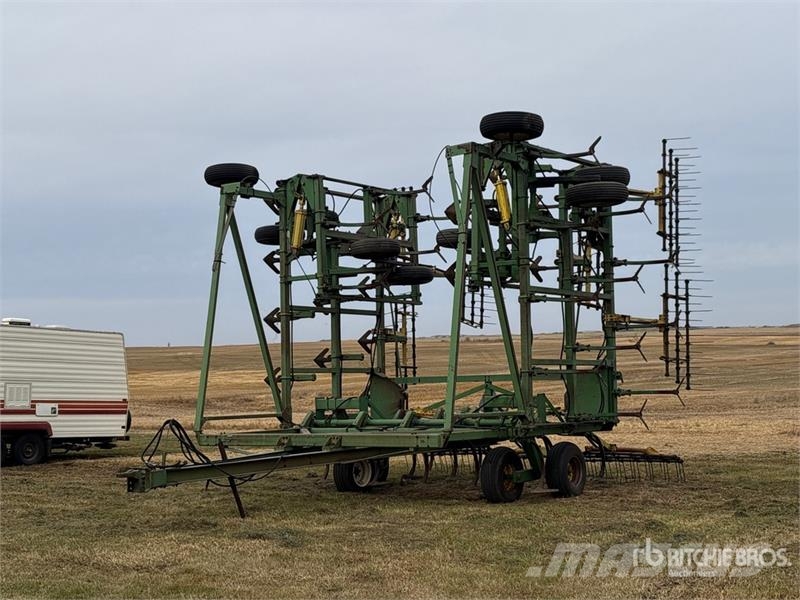 John Deere 1650 49 ft Cultivator Kultivatori