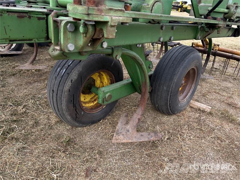 John Deere 1650 49 ft Cultivator Kultivatori