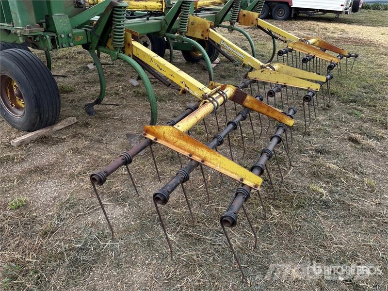 John Deere 1650 49 ft Cultivator Kultivatori