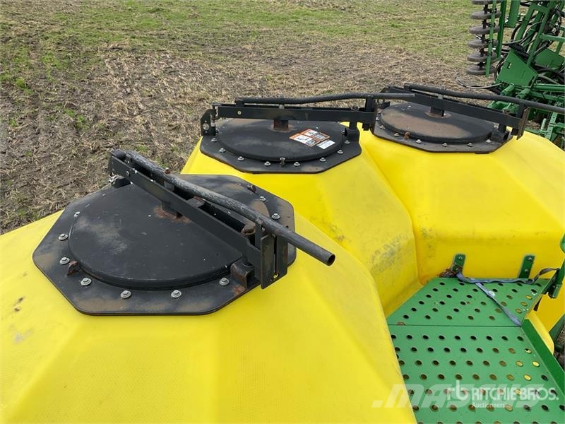 John Deere 1820 54 ft Air Drill Drills