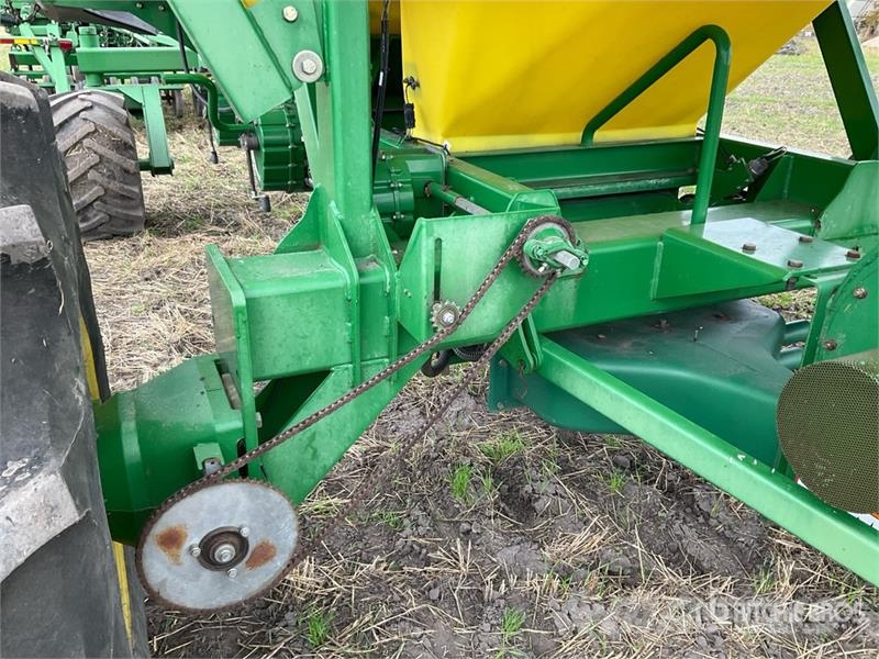 John Deere 1820 54 ft Air Drill Drills