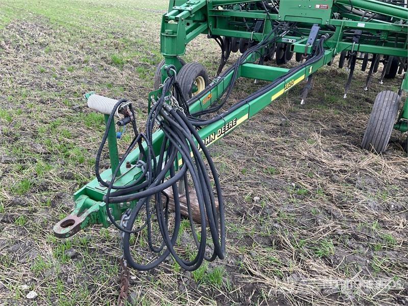 John Deere 1820 54 ft Air Drill Drills