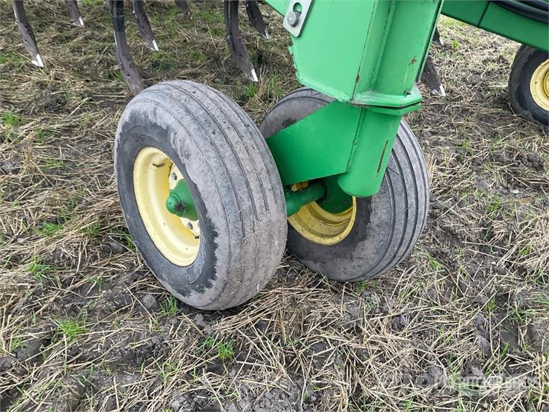 John Deere 1820 54 ft Air Drill Drills