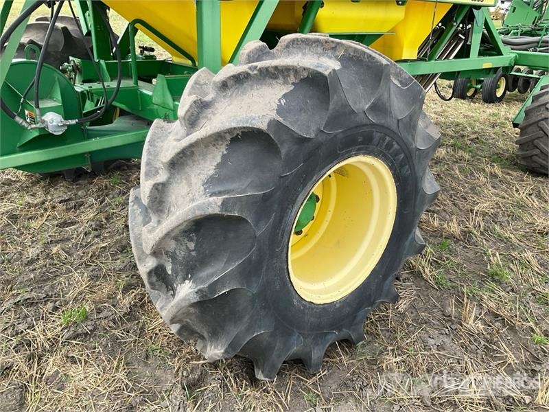 John Deere 1820 54 ft Air Drill Drills