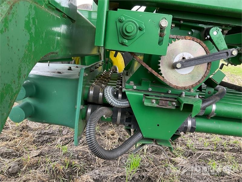 John Deere 1820 54 ft Air Drill Drills
