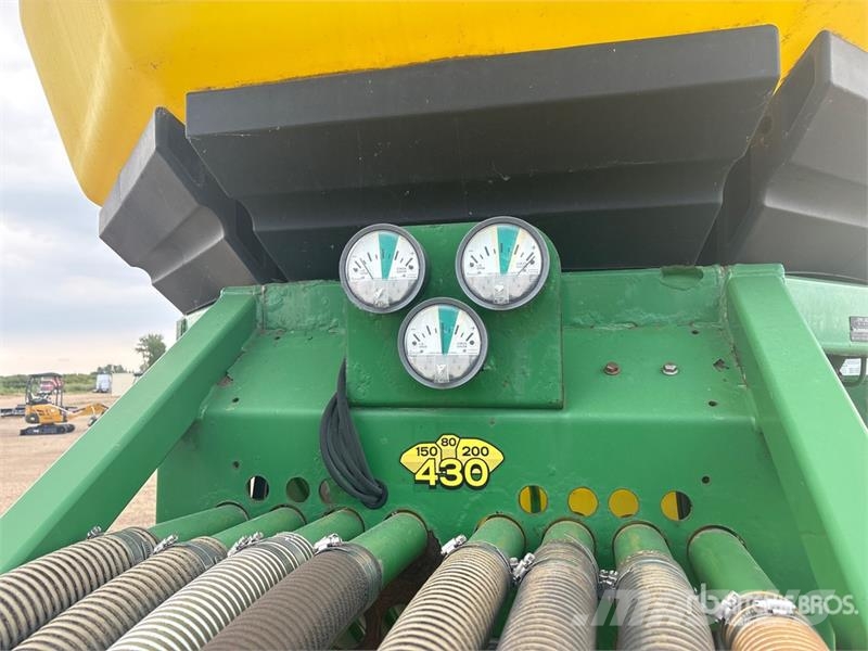 John Deere 1820 60 ft Air Drill 鑽頭