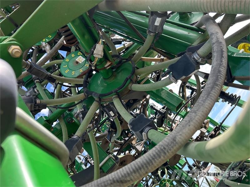 John Deere 1830 61 ft Air Drill 条播机