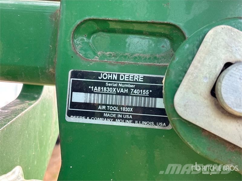 John Deere 1830 61 ft Air Drill 鑽頭