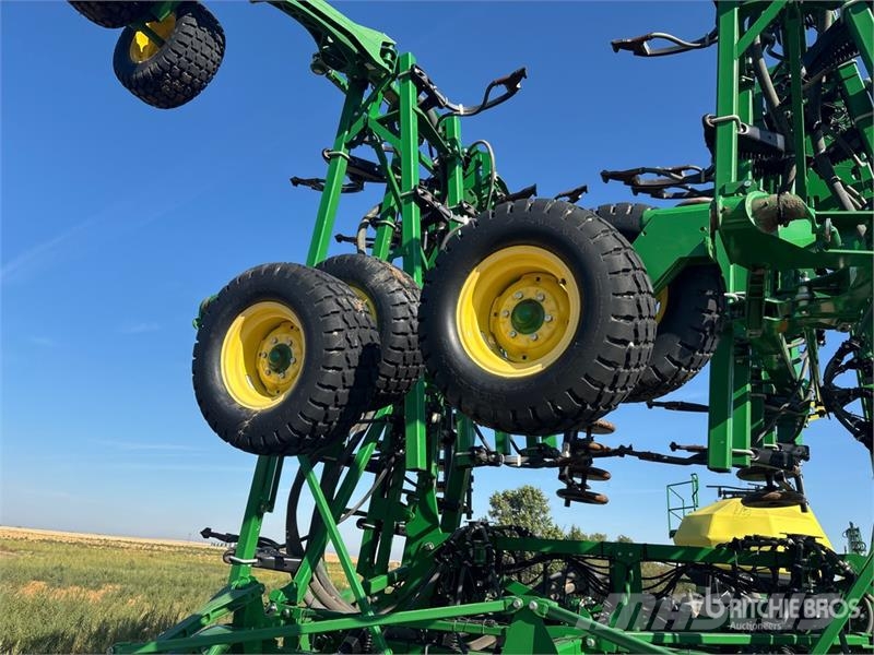 John Deere 1830 61 ft Air Drill Sējmašīnas