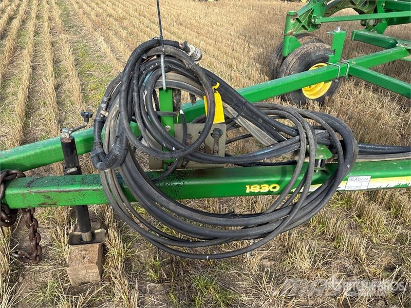 John Deere 1830 61 ft Air Drill 鑽頭