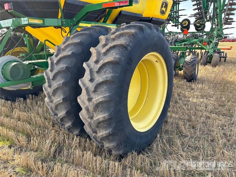 John Deere 1830 61 ft Air Drill 鑽頭