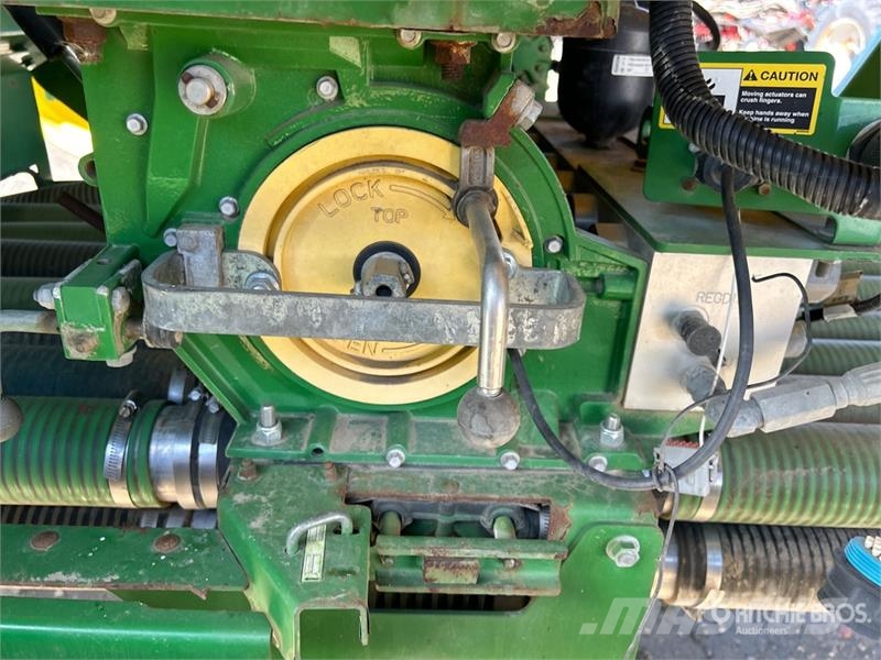 John Deere 1870 76 ft Air Seeder Mibzerler