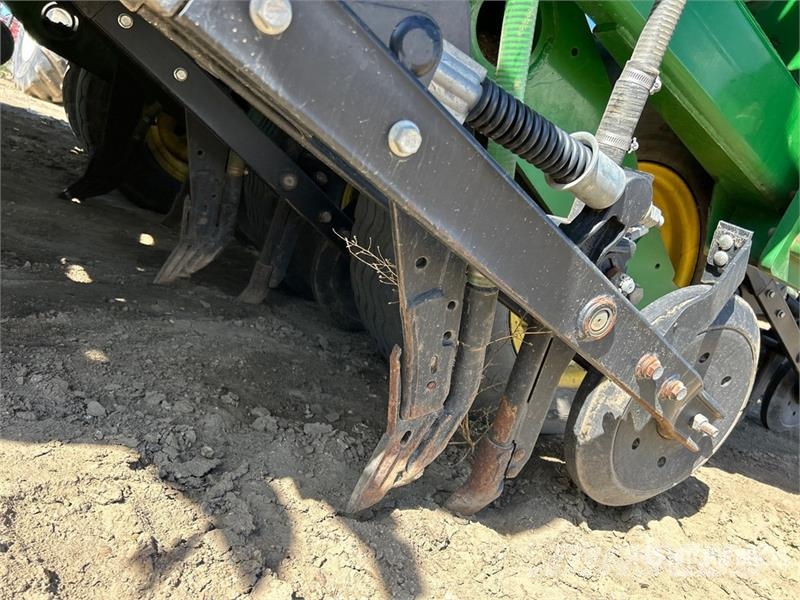 John Deere 1870 76 ft Air Seeder Mibzerler
