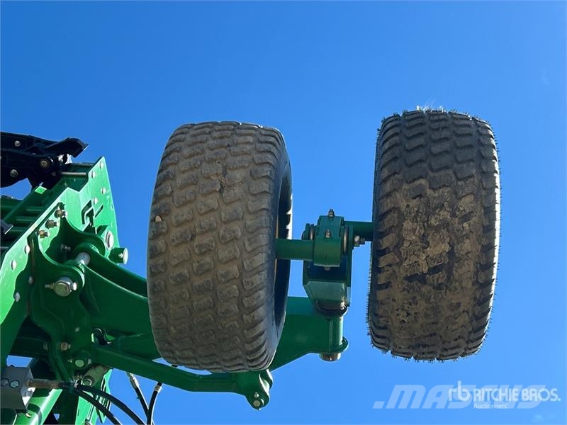 John Deere 1870 76 ft Air Seeder Mibzerler