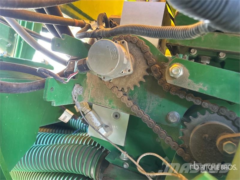 John Deere 1870 76 ft Air Seeder Mibzerler