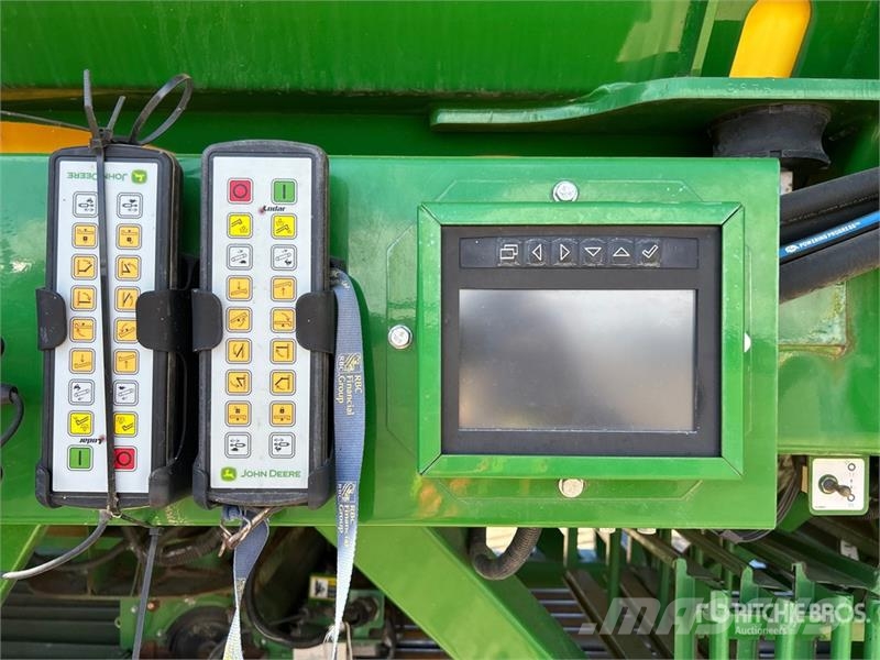 John Deere 1870 76 ft Air Seeder Mibzerler