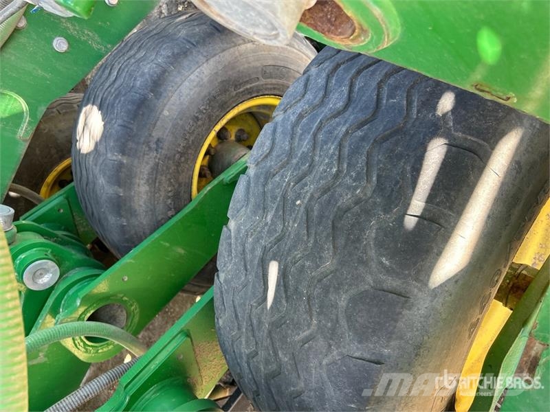 John Deere 1870 76 ft Air Seeder Mibzerler