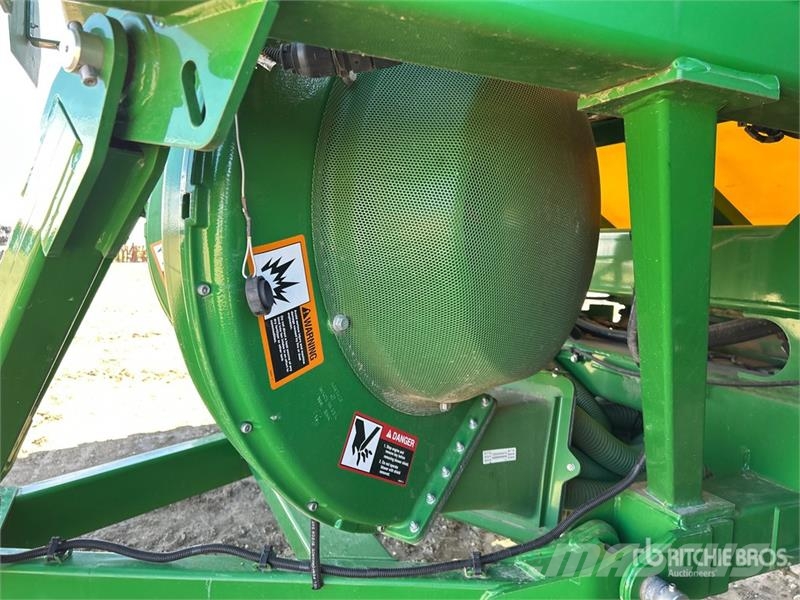 John Deere 1870 76 ft Air Seeder Mibzerler
