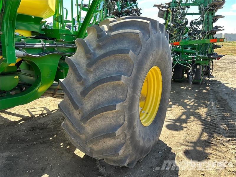 John Deere 1870 76 ft Air Seeder Mibzerler