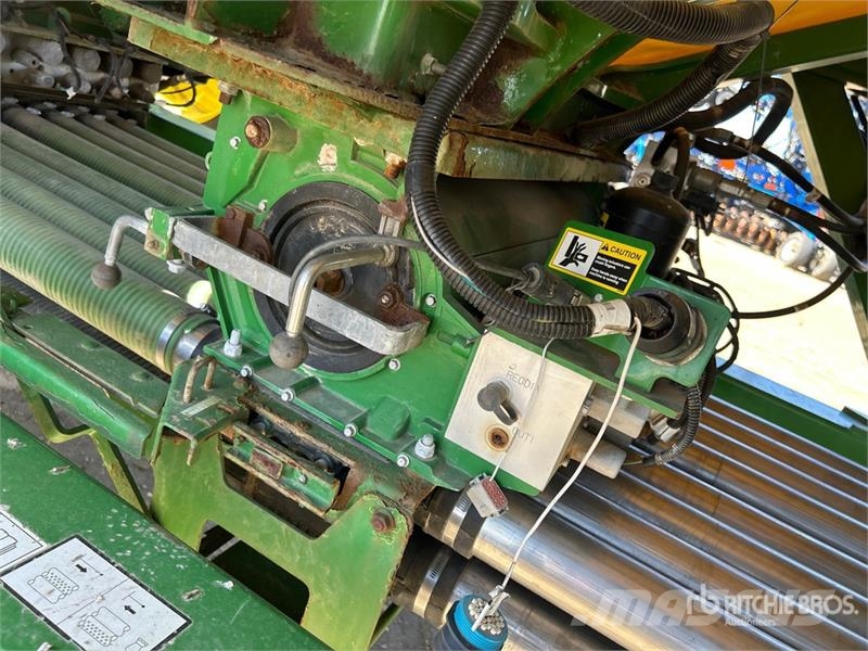 John Deere 1870 76 ft Air Seeder Mibzerler