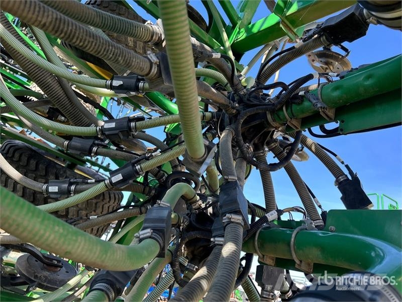 John Deere 1870 76 ft Air Seeder Mibzerler