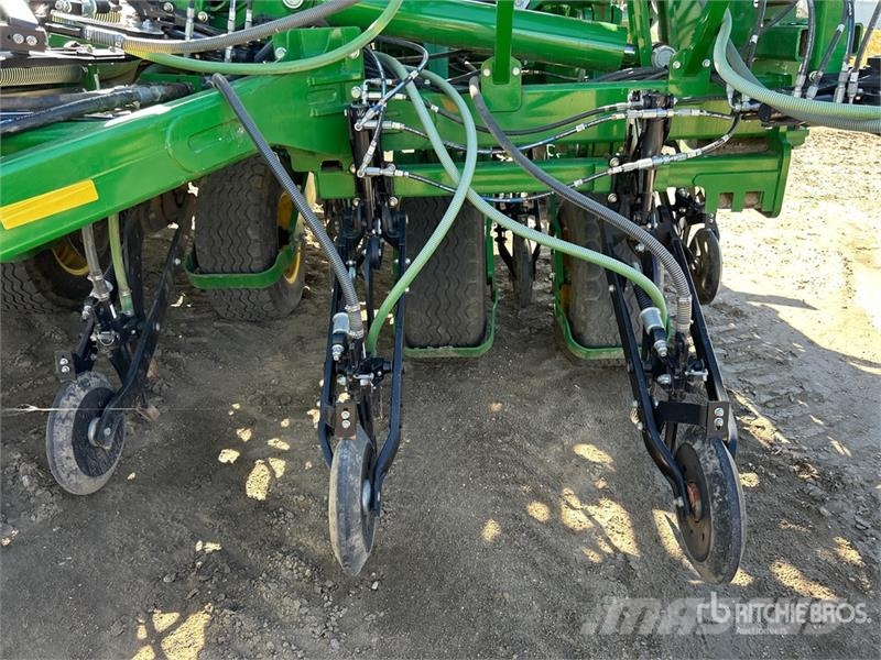 John Deere 1870 76 ft Air Seeder Mibzerler