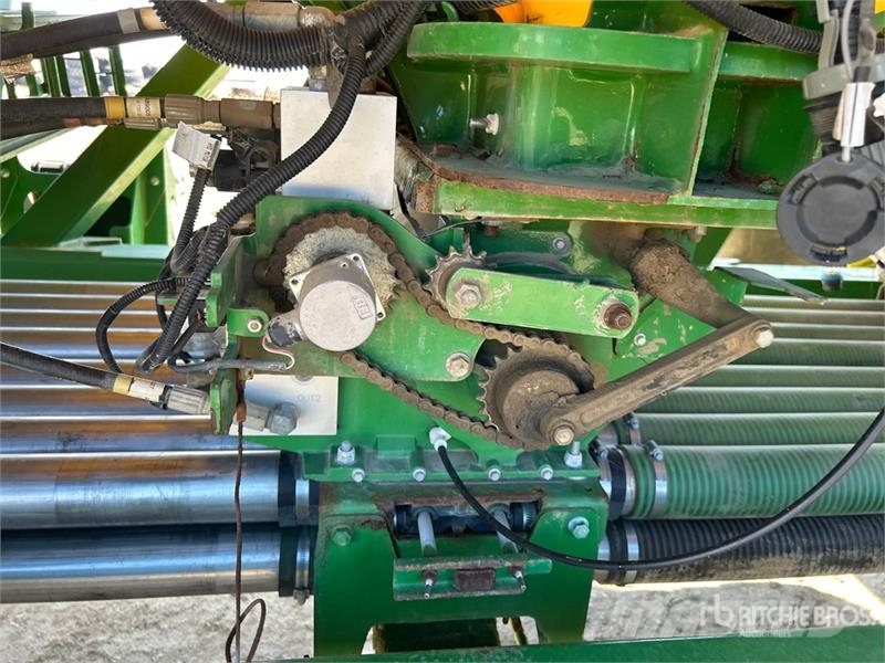 John Deere 1870 76 ft Air Seeder Mibzerler