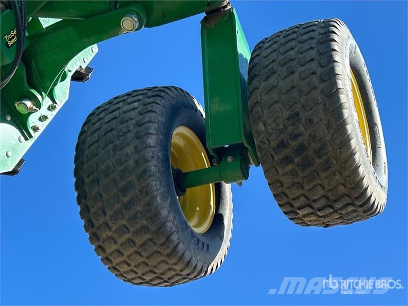 John Deere 1870 76 ft Air Seeder Mibzerler