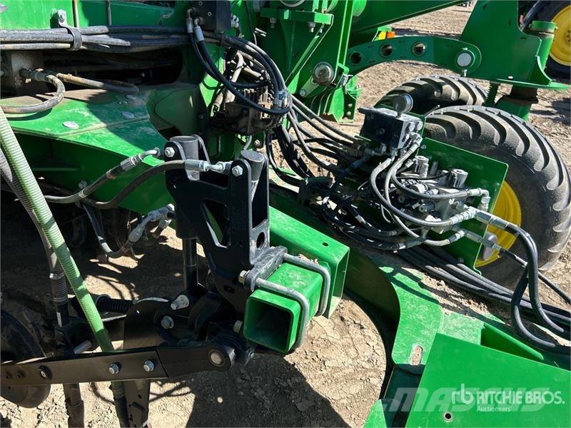 John Deere 1870 76 ft Air Seeder Mibzerler