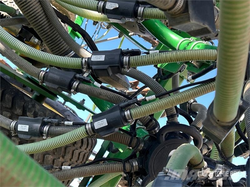 John Deere 1870 76 ft Air Seeder Mibzerler