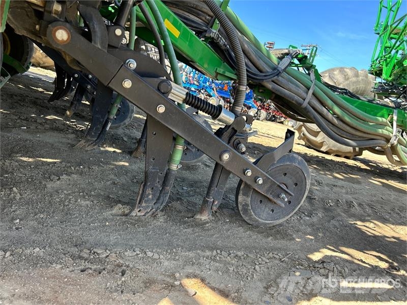 John Deere 1870 76 ft Air Seeder Mibzerler