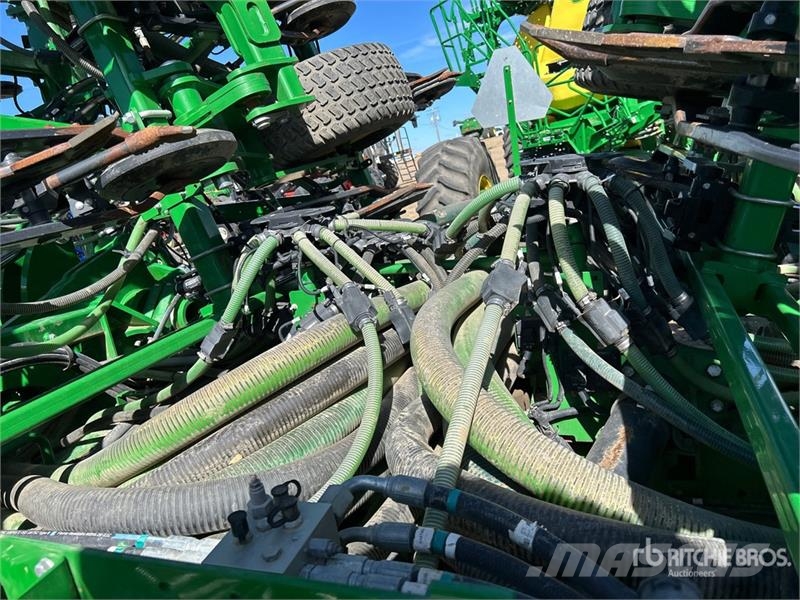 John Deere 1870 76 ft Air Seeder Mibzerler