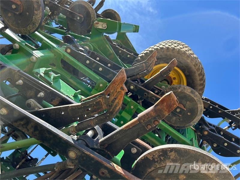 John Deere 1870 76 ft Air Seeder Mibzerler