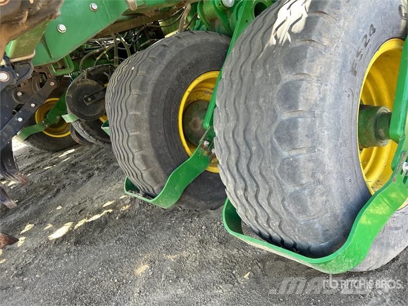 John Deere 1870 76 ft Air Seeder Mibzerler