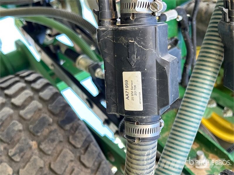John Deere 1870 76 ft Air Seeder Mibzerler