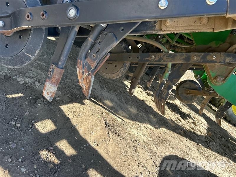 John Deere 1870 76 ft Air Seeder Mibzerler