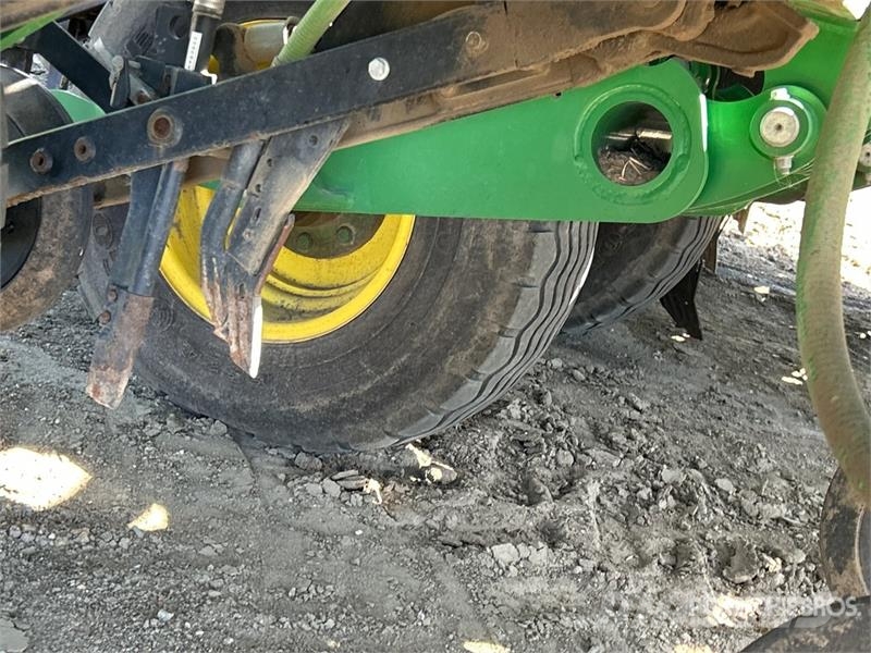 John Deere 1870 76 ft Air Seeder Mibzerler