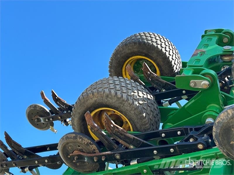 John Deere 1870 76 ft Air Seeder Mibzerler