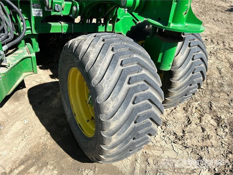 John Deere 1870 76 ft Air Seeder Mibzerler