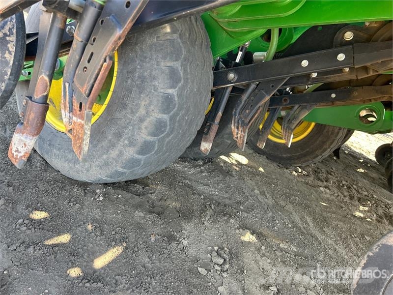 John Deere 1870 76 ft Air Seeder Mibzerler